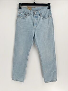 Levi’s 501 Original Fit Jeans
Size 28x28